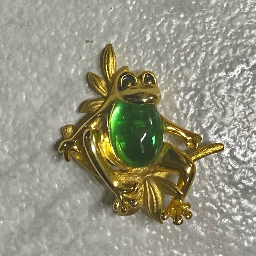 Daría signed Jelly Belly Frog Brooch